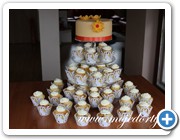 Svatební dortík a cupcakes s krémem na žluto-oranžovou svatbu