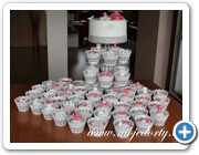 Svatební dortík a cupcakes v růžovo-bílo-stříbrné barvičce