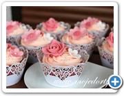 Svatební krémové cupcakes do stojanu 
